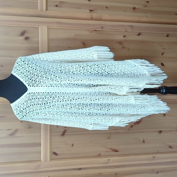 Do Everything in Love  poncho O/S - Picture 1 of 6